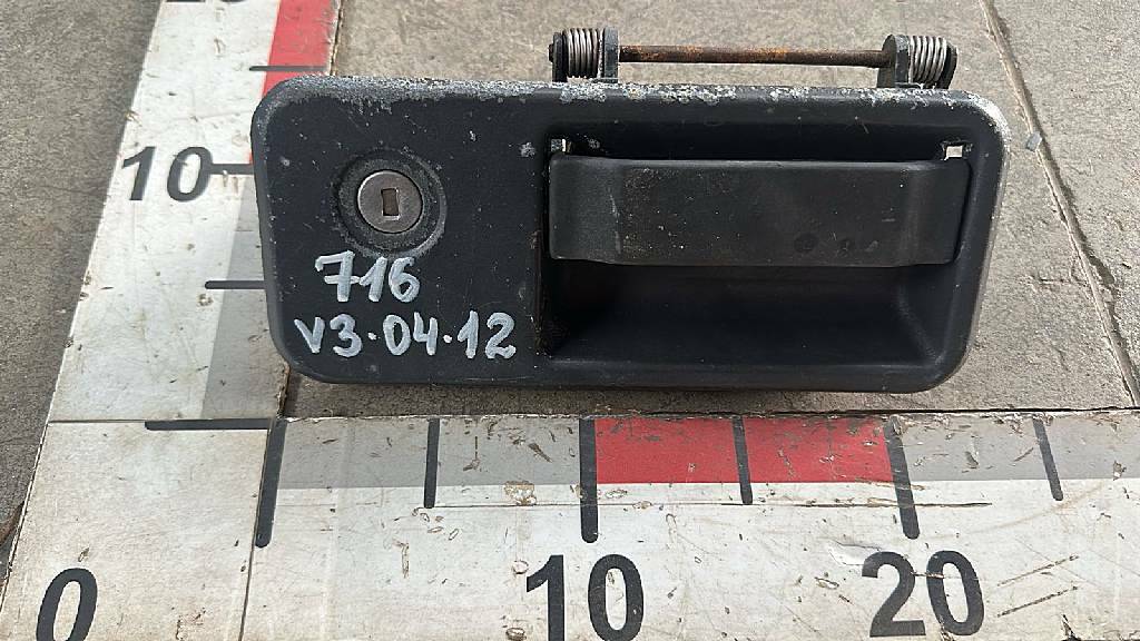 Ручка левой двери наружная б/у