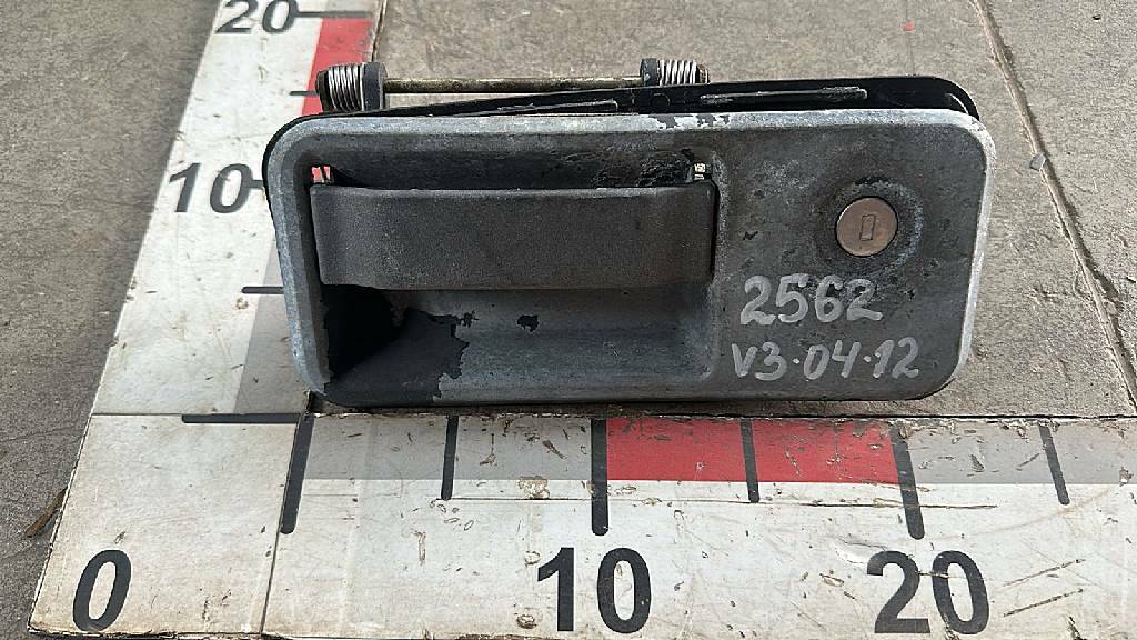 Ручка правой двери наружная б/у