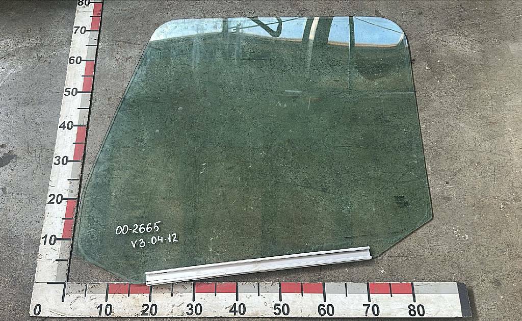 Стекло правой двери б/у