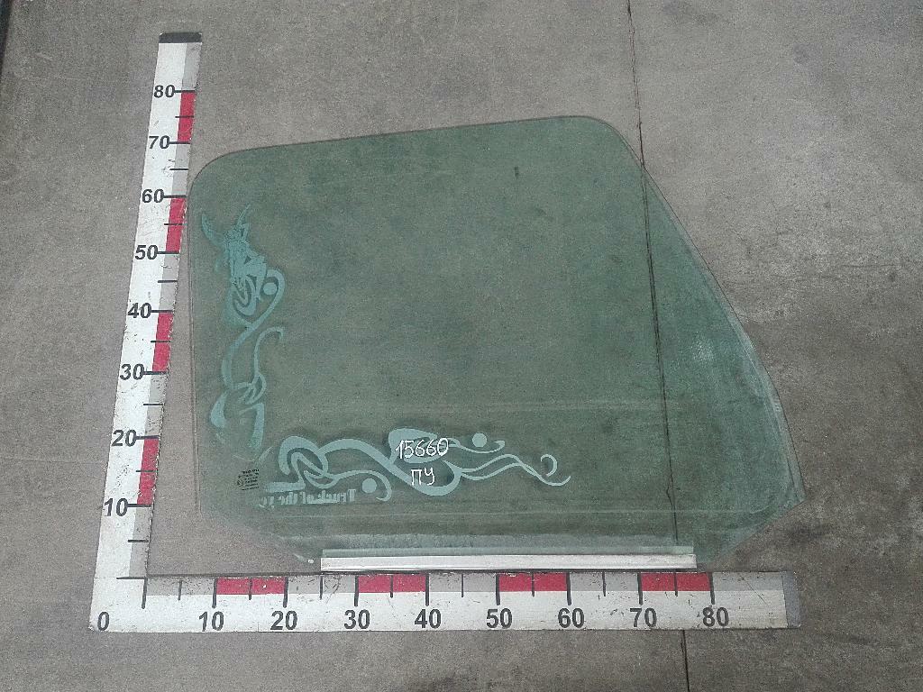 Стекло правой двери б/у