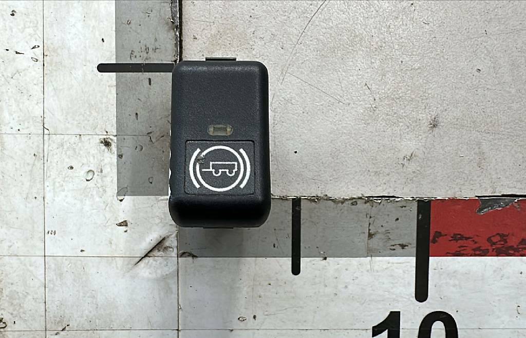 Клавиша тормоза прицепа б/у