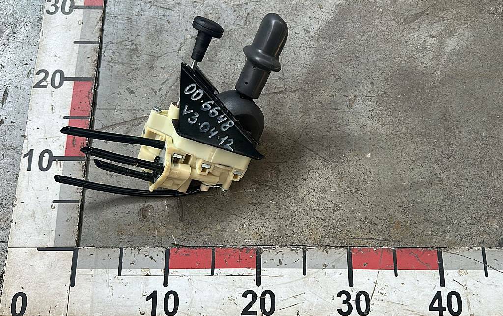 Кран стояночного тормоза б/у