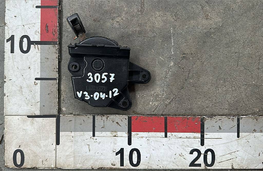 Ручка левой двери внутренняя б/у