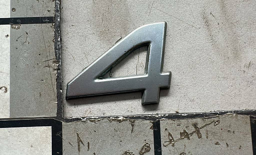 Эмблема б/у