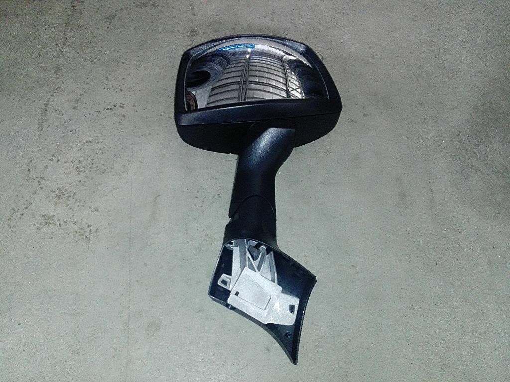 Зеркало переднее