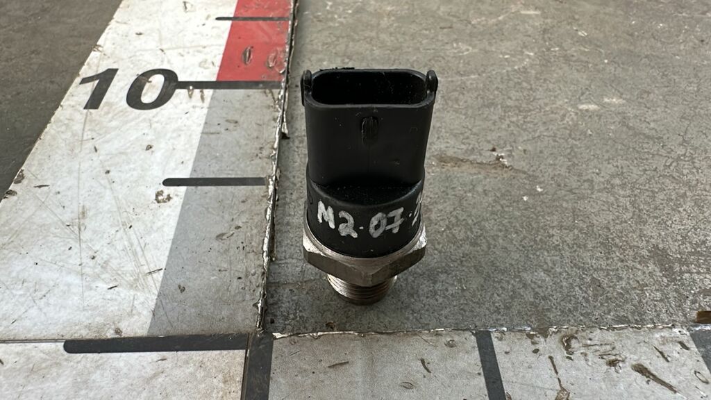 Датчик давления топлива D2066 б/у