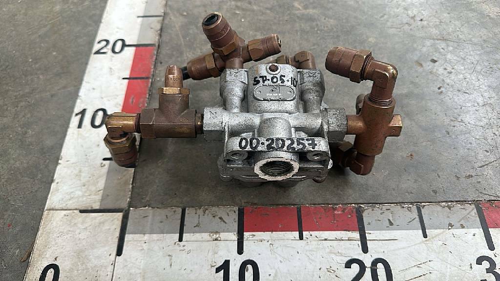 Клапан защитный 4-х контурный б/у