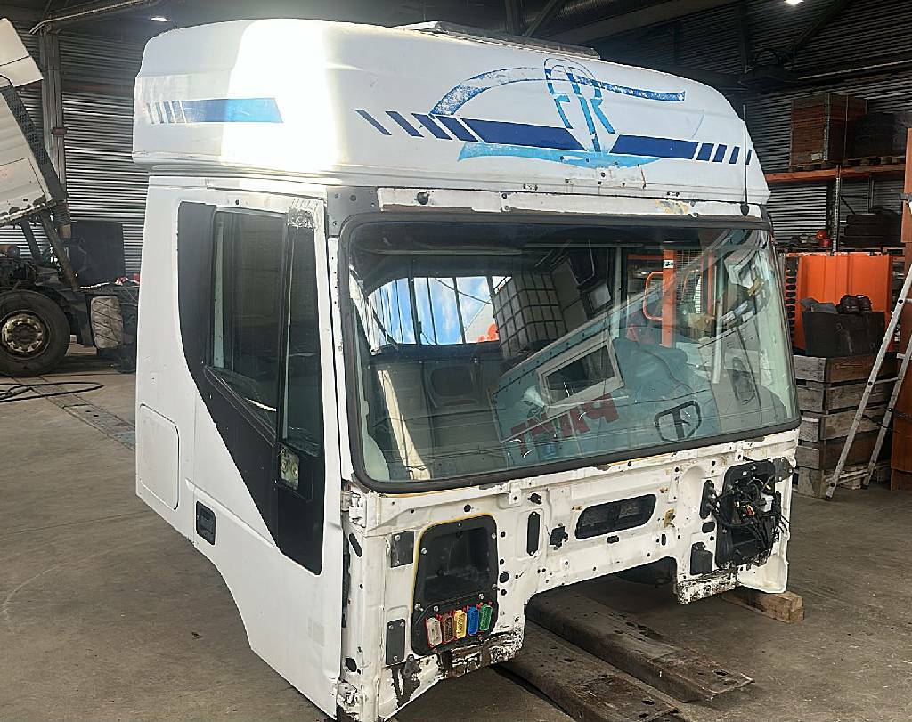 Кабина 2-й комплектности б/у