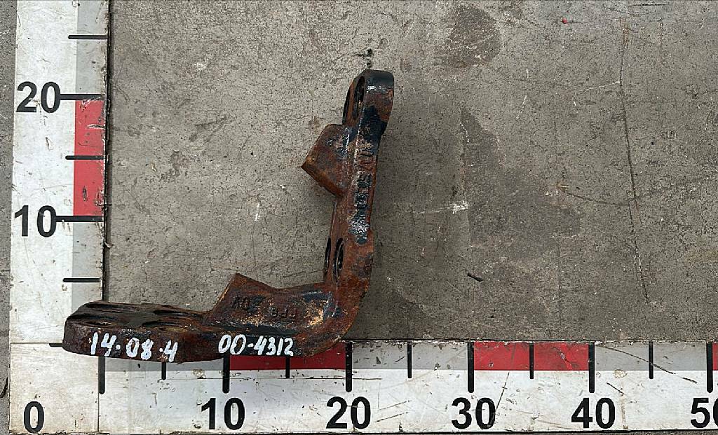 Кронштейн V-образной тяги б/у