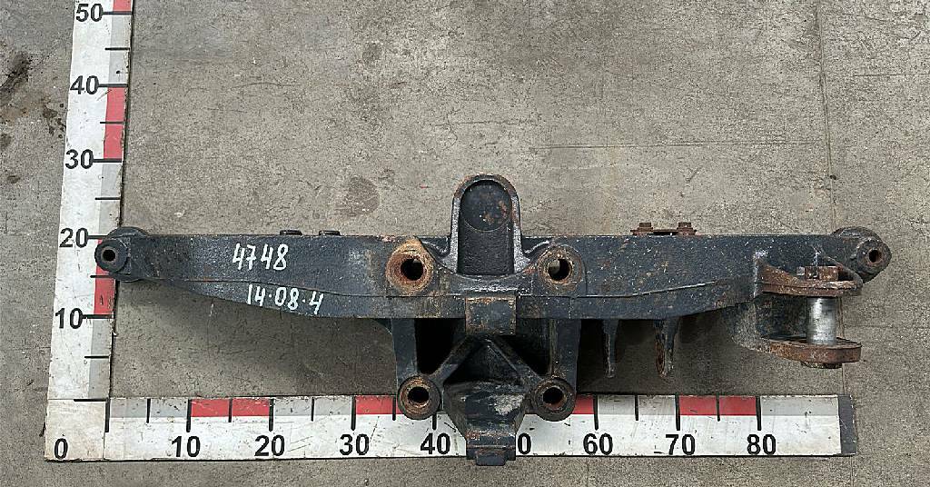 Кронштейн задних подушек подвески правый б/у