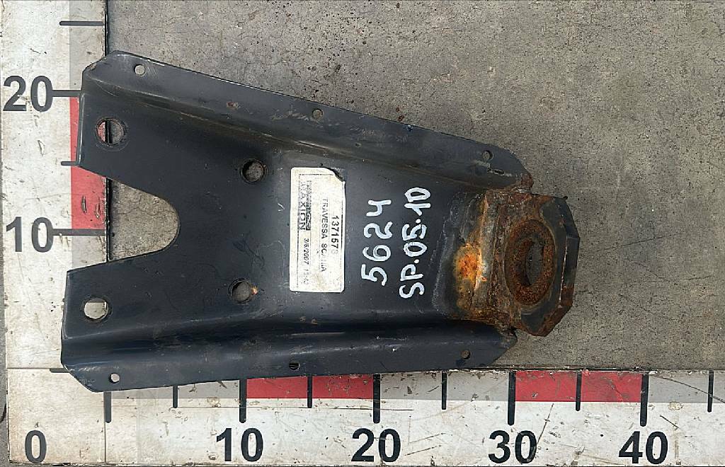 Кронштейн переднего амортизатора верхний б/у