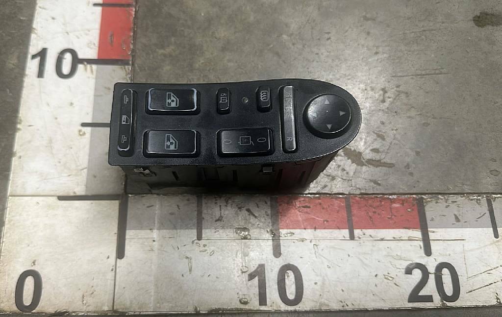 Блок управления зеркалами и стеклоподъемниками левый б/у