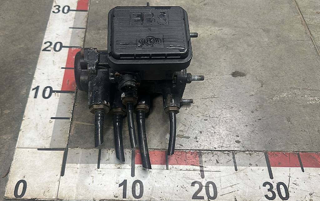 Кран управления тормозами прицепа б/у