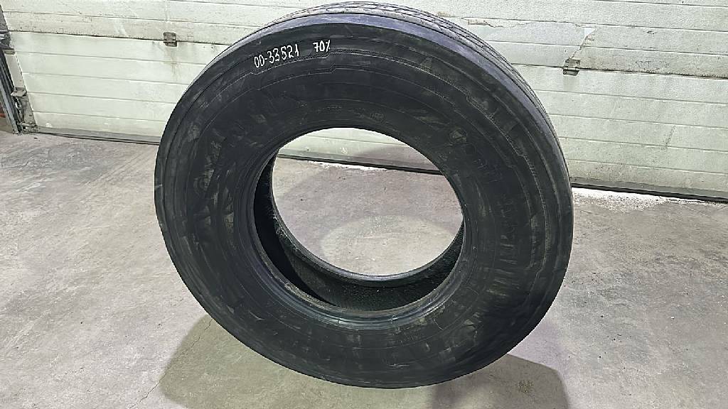Шина передняя 315/80 б/у