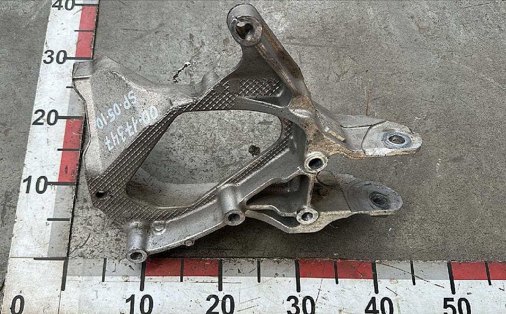 Кронштейн переднего амортизатора кабины правый б/у