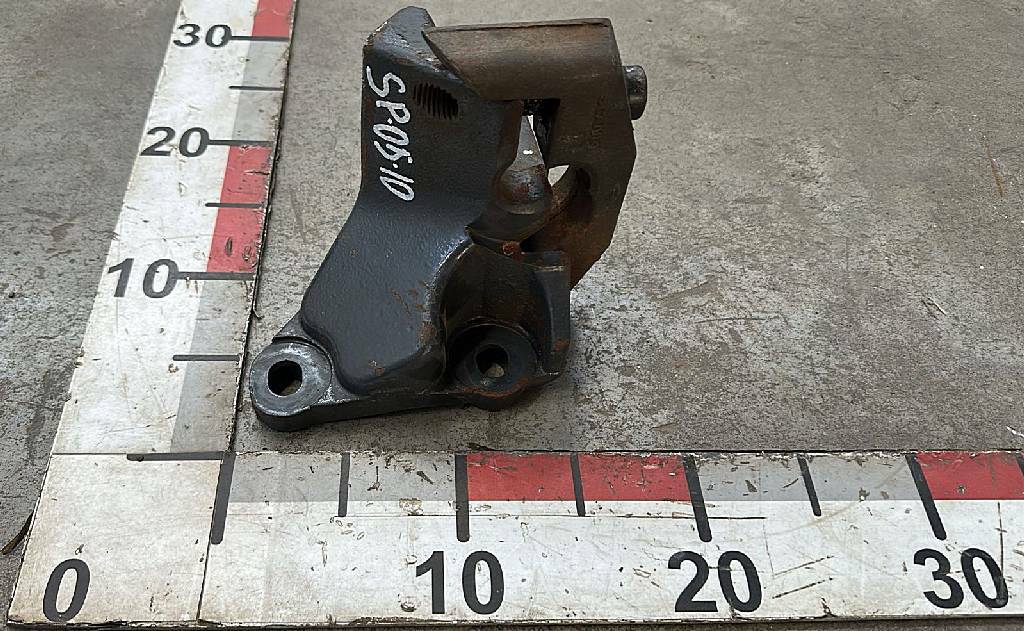 Кронштейн стабилизатора кабины левый б/у