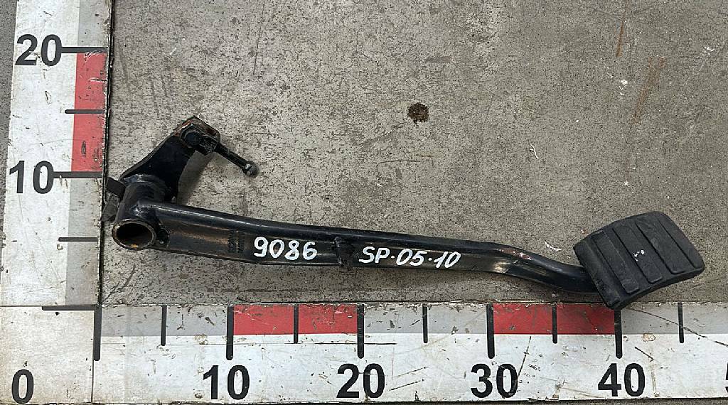 Педаль сцепления б/у