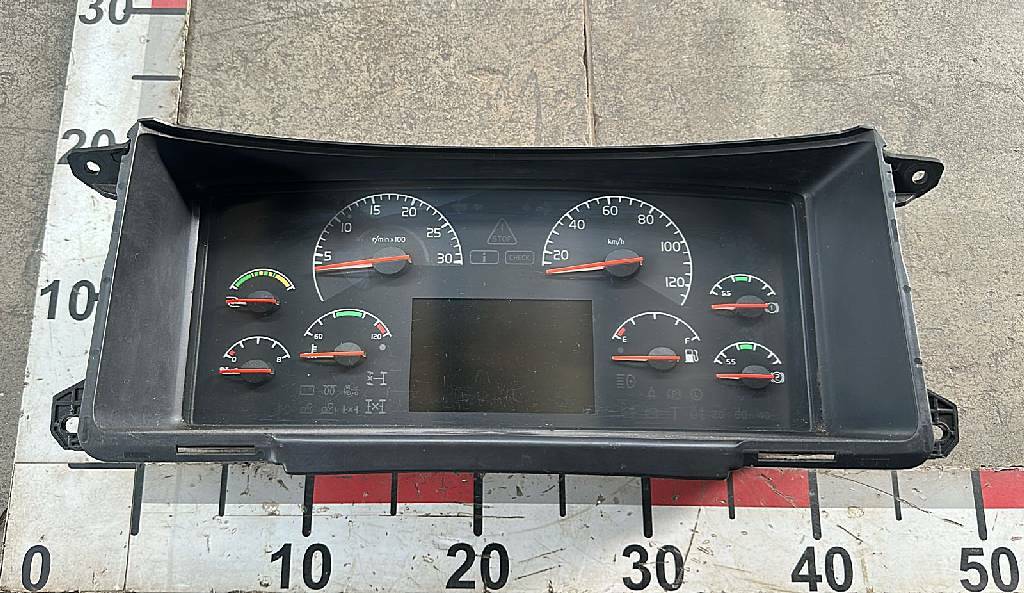 Щиток приборов б/у