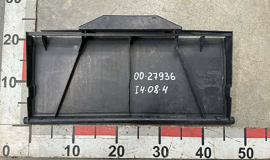 Крышка корпуса фильтра салона б/у