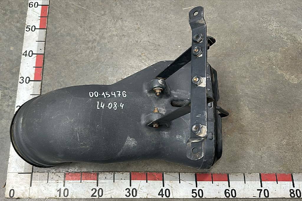 Патрубок корпуса воздушного фильтра б/у