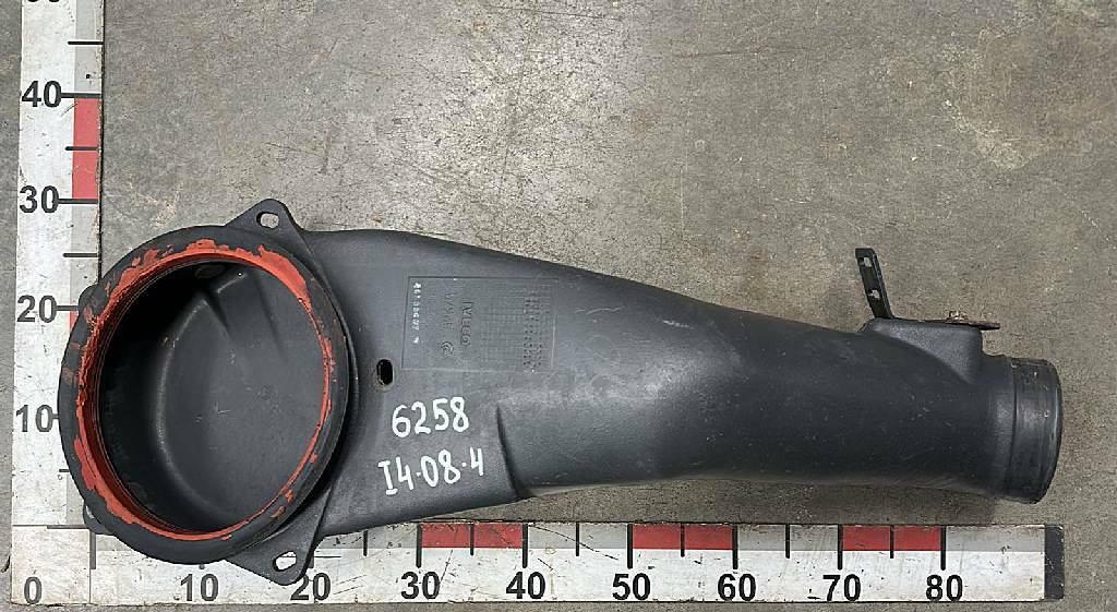 Патрубок корпуса воздушного фильтра б/у