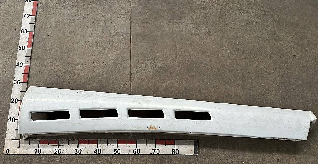 Спойлер кабины задний левый б/у