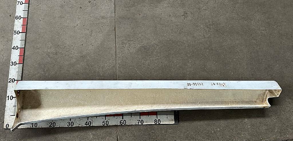 Спойлер кабины задний правый б/у