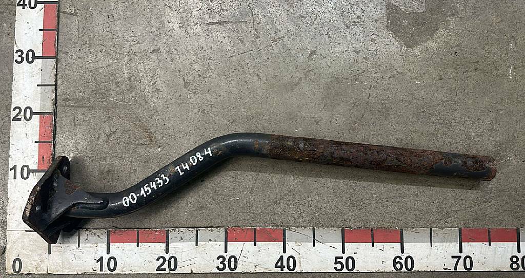 Кронштейн заднего крыла передний левый б/у