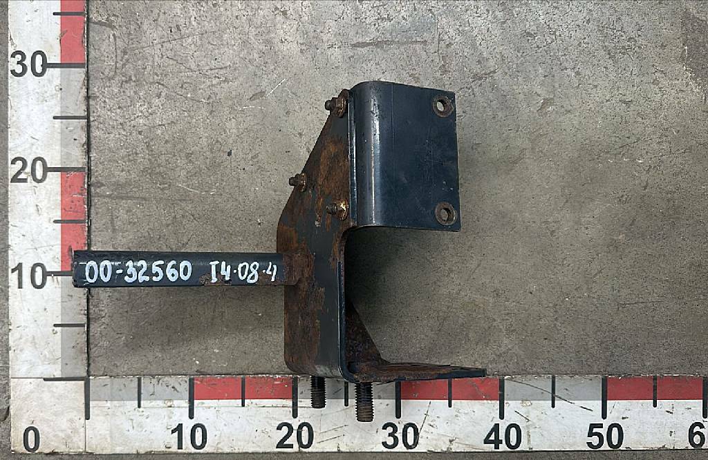 Кронштейн осушителя б/у