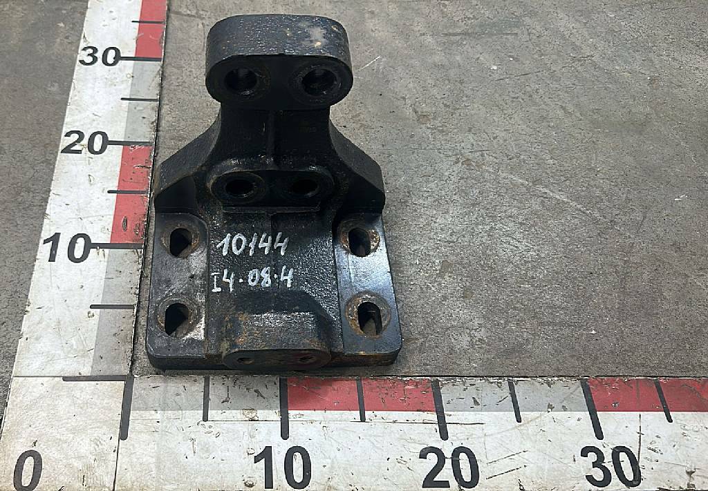 Кронштейн стабилизатора кабины правый б/у