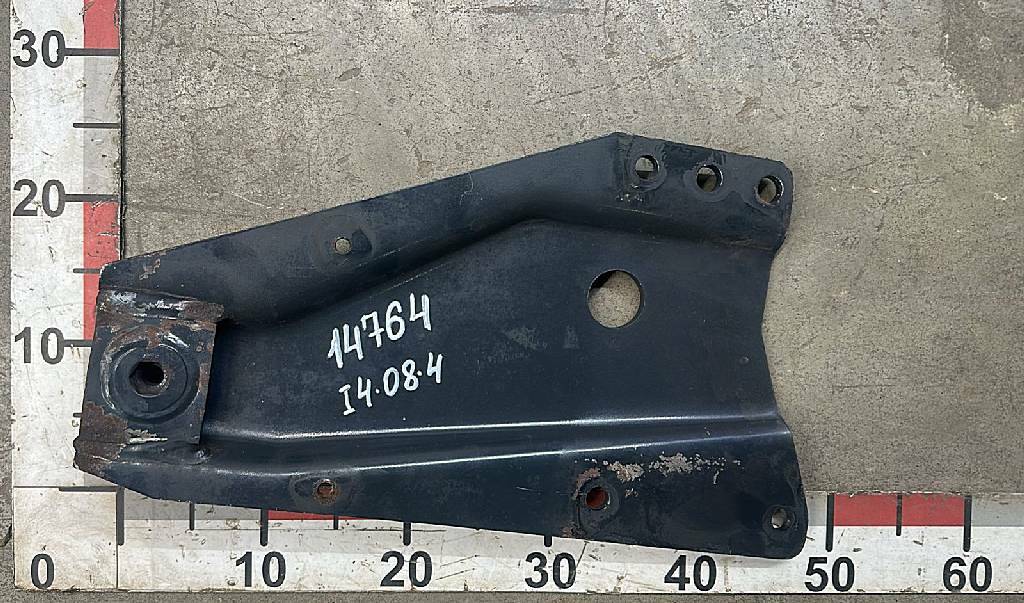 Кронштейн цилиндра подъема кабины б/у