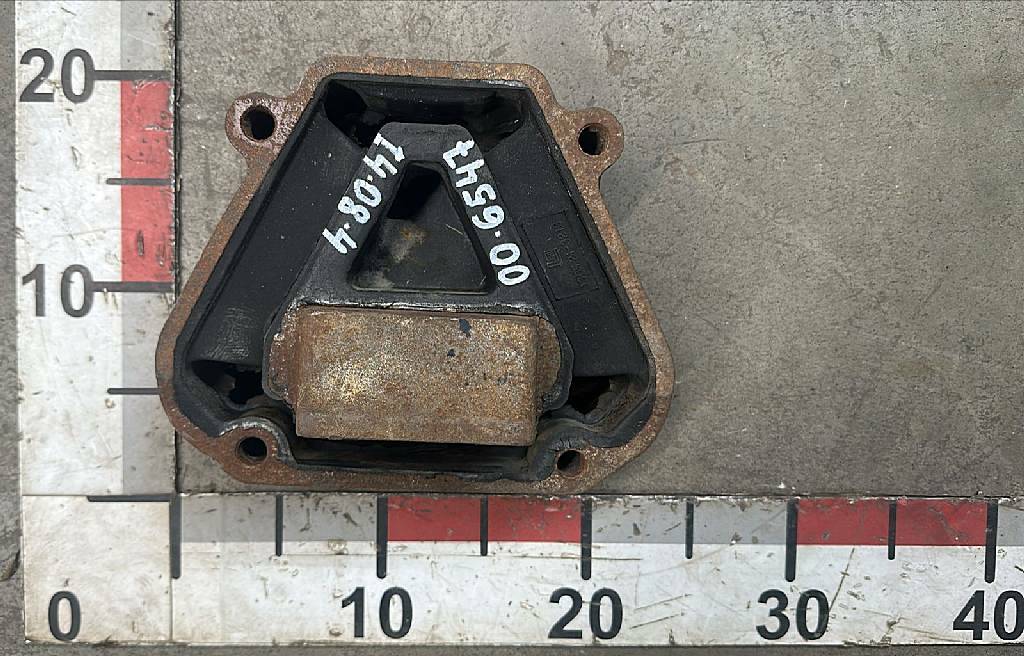 Подушка двигателя передняя Cursor 8 б/у