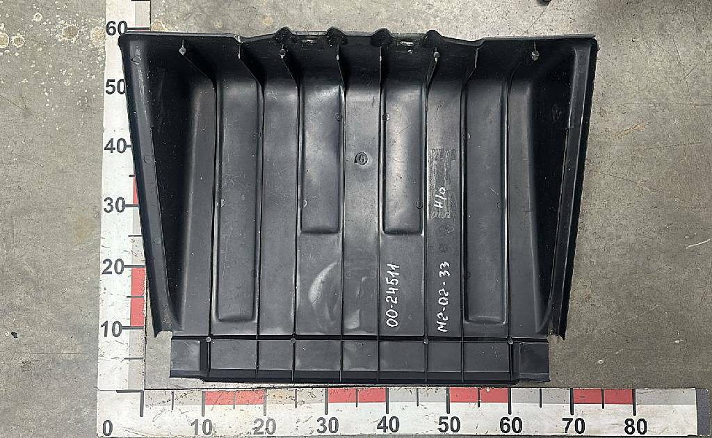 Крышка аккумуляторного ящика б/у