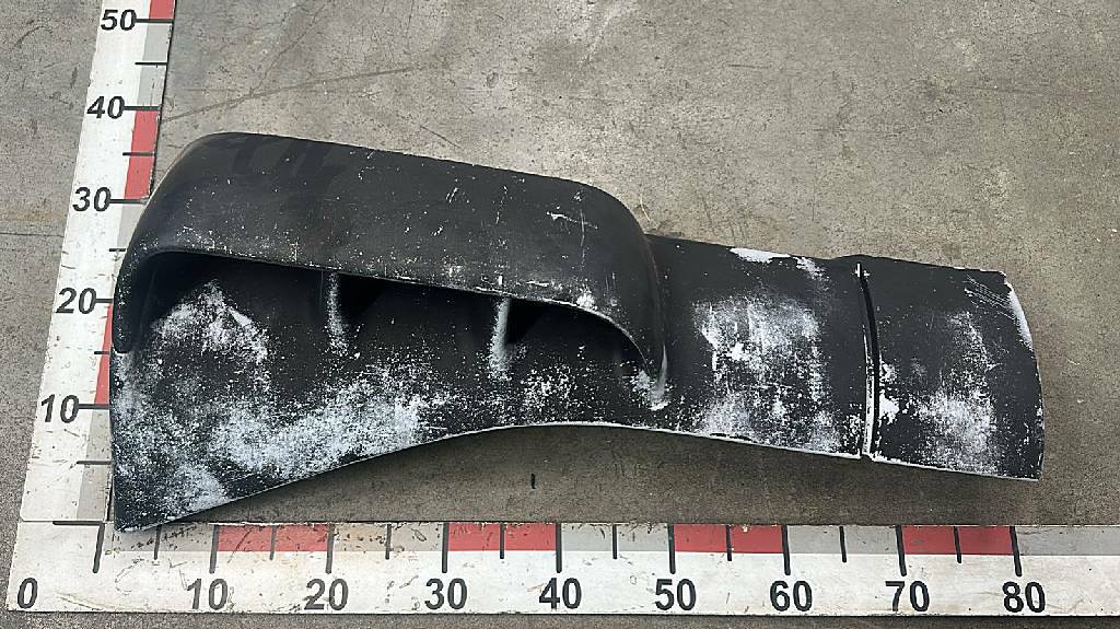 Дефлектор правого угла кабины б/у