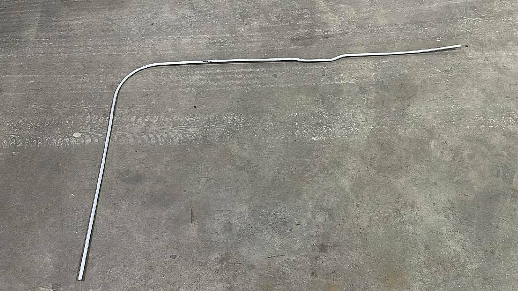 Карниз левой шторы лобового стекла б/у