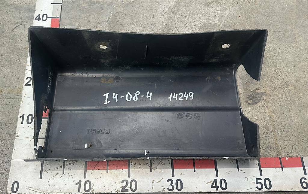 Накладка заднего крыла передняя левая б/у