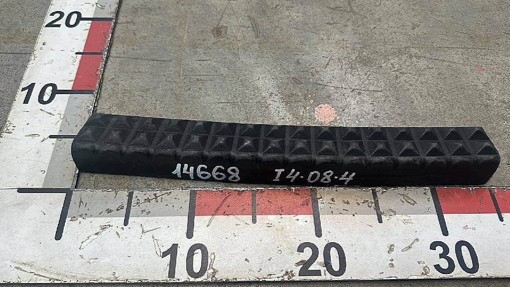 Накладка корпуса ступеней б/у