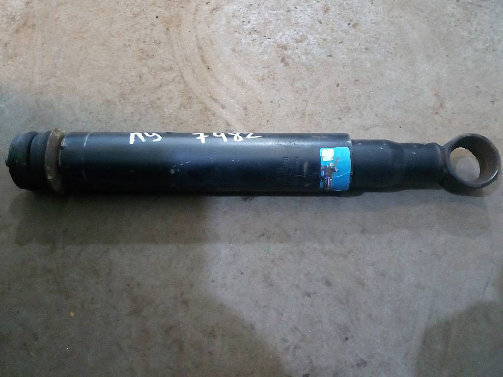 Амортизатор передней подвески б/у