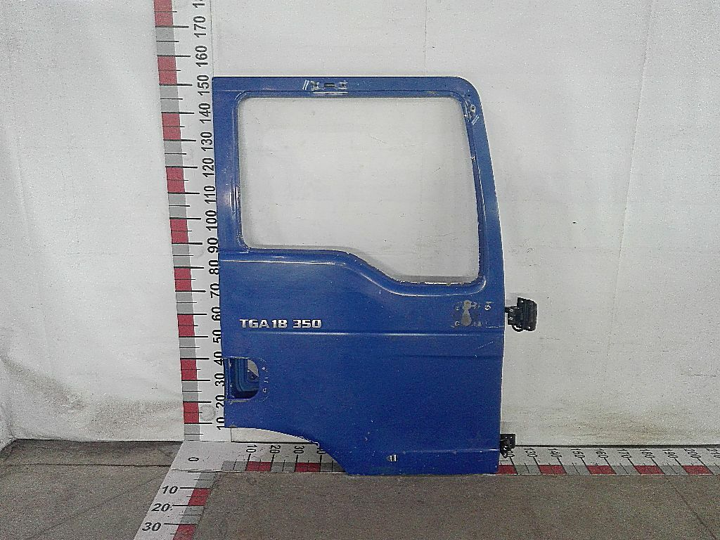 Каркас правой двери б/у