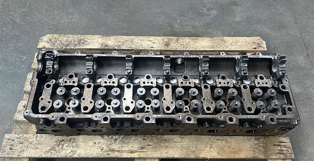 Головка блока цилиндров D2066 б/у