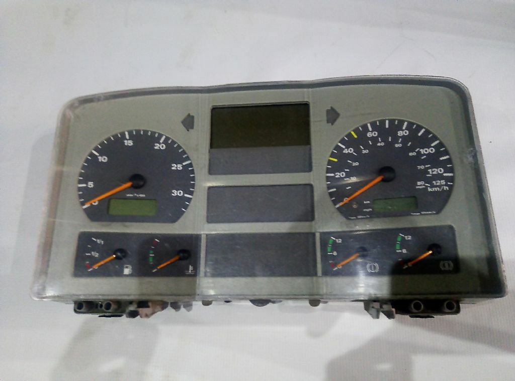 Щиток приборов, б/у
