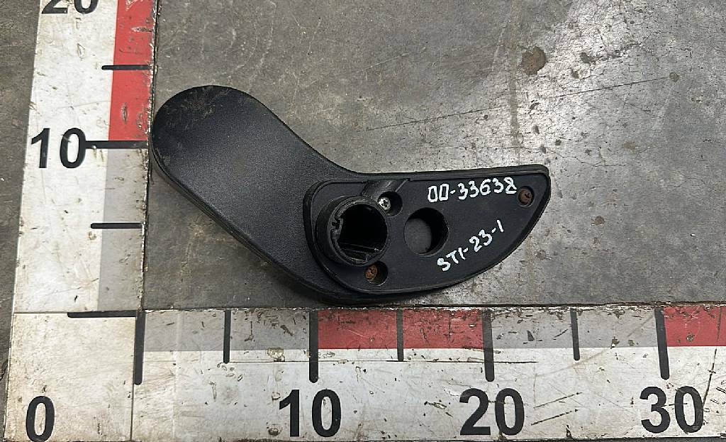 Кронштейн левого зеркала нижний б/у