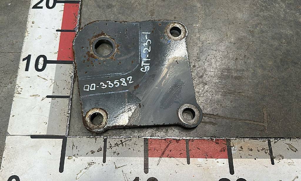 Кронштейн передней рессоры левый б/у