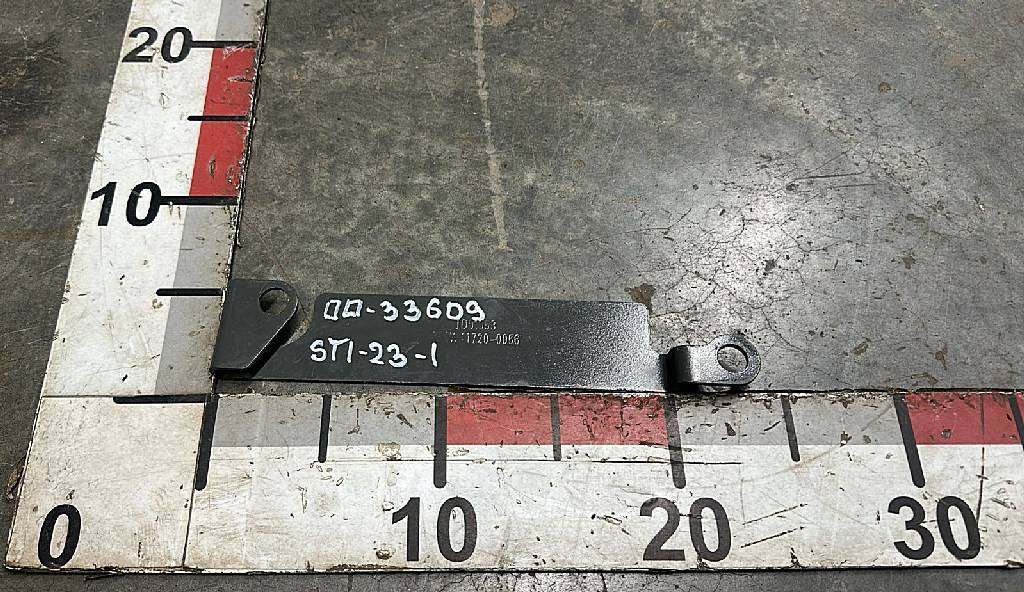 Кронштейн цилиндра подъема кабины б/у