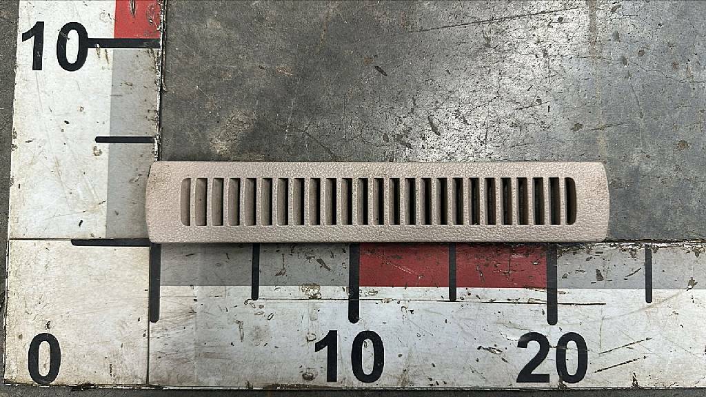 Решетка вентиляционная б/у