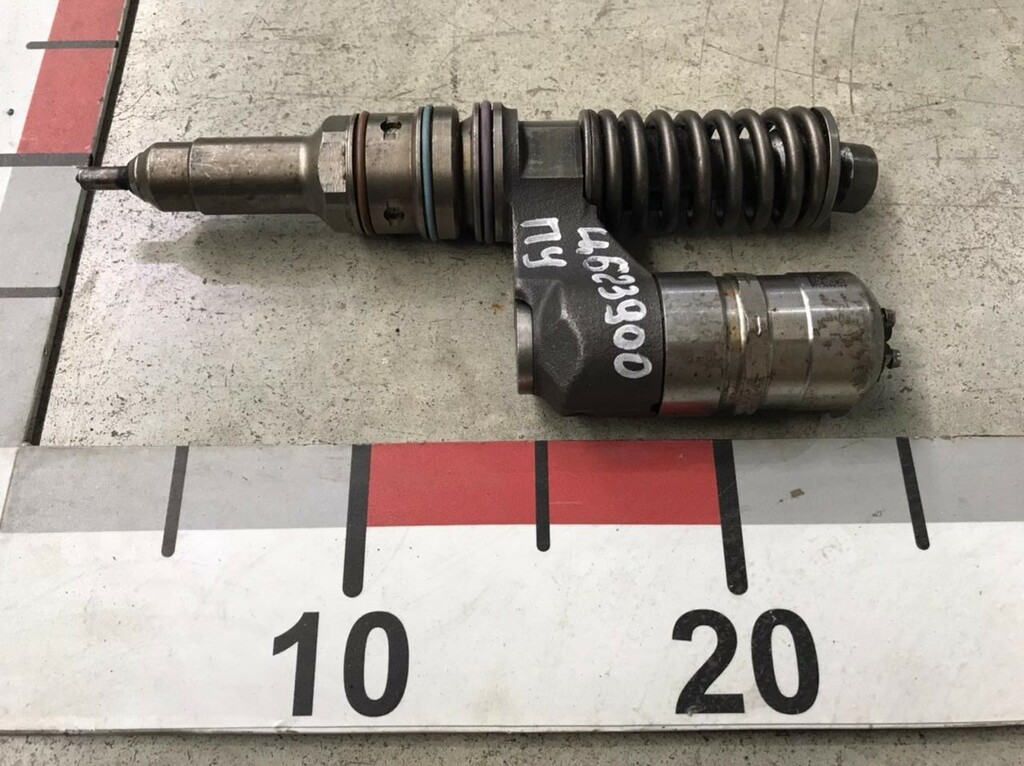 Форсунка топливная Cursor 10, б/у