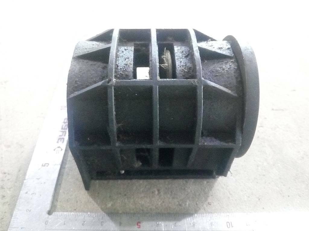 Подушка радиатора нижняя б/у