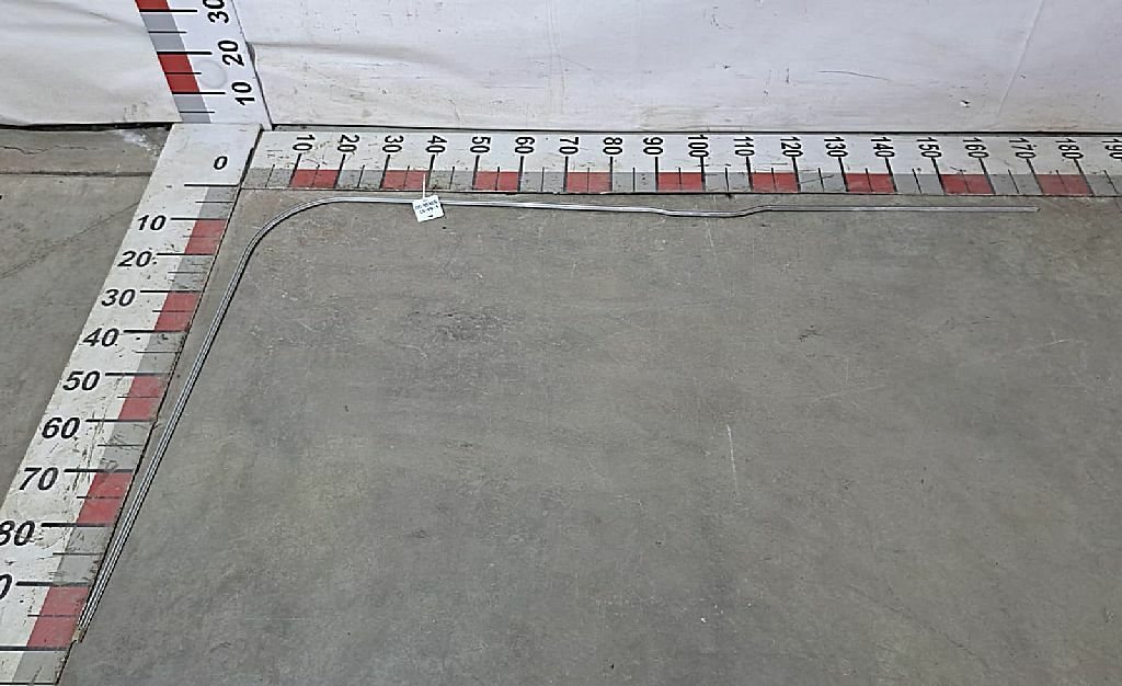 Карниз левой шторы лобового стекла б/у