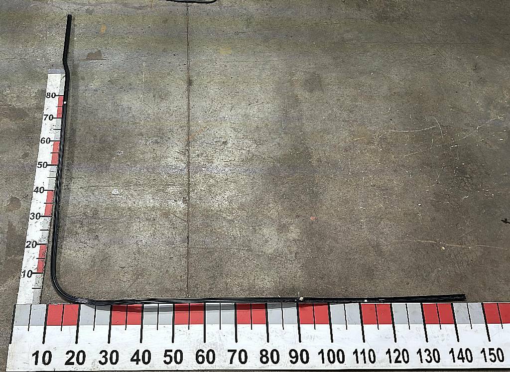 Карниз левой шторы лобового стекла б/у