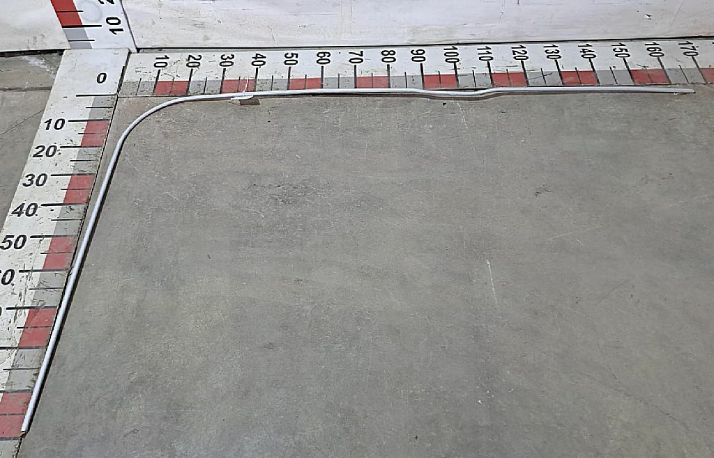 Карниз правой шторы лобового стекла б/у